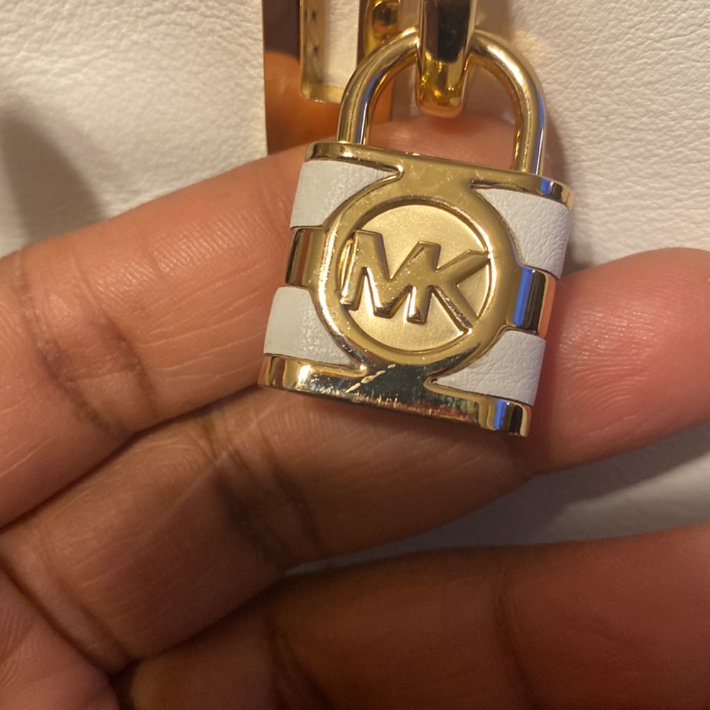 MICHAEL MICHAEL KORS WHITE LEATHER LOCK 🔐 DETAILS BAG - Picture 13 of 16